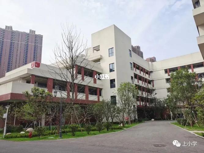 学费每学期1万,2020年武汉中考状元就是武汉钢实的,作为优质民办初中