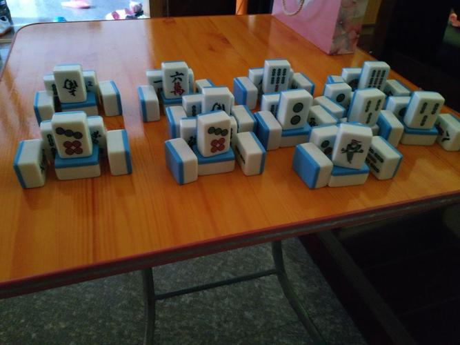 睡前宝宝用麻将搭积木没太在意,一大早醒来一看吓劳资一跳,这tm谁教她