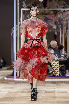 com 2018春夏巴黎时装周:亚历山大·麦昆 (alexander mcqueen) 女装秀