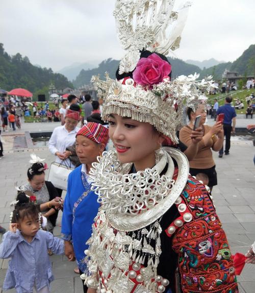 如果去贵州苗族人家,有苗族妹子故意"踩"你的脚,那就恭喜你了