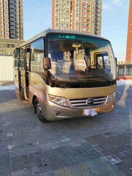 2013年宇通19座中型客车,电喷绿标,非营运,外摆电气门