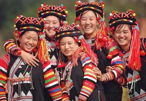 西双版纳服饰哈尼族服饰