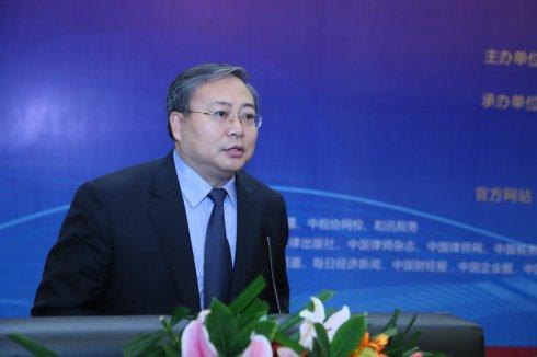 图为:王朝晖主任主持发言