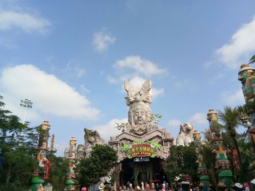 三亚千古情入口与彩色动物园