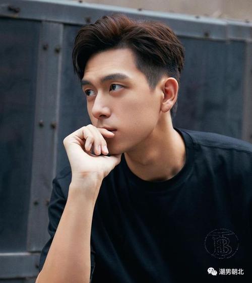 男生"剪两边"发型别错过,理发师建议这3款,夏季时髦又