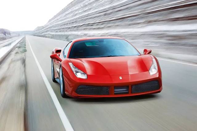 情人节撩妹利器,兰博基尼小牛对比法拉利488,谁是更好