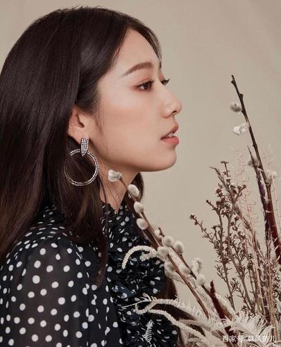 朴信惠的侧脸也是非常好看呀.