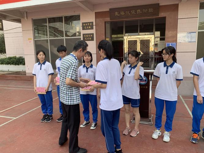展翅高飞——端州中学2019年高三主题级会 写美篇   高三级长对肇庆市