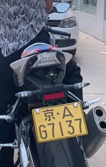 京a牌照的摩托车真"牛"