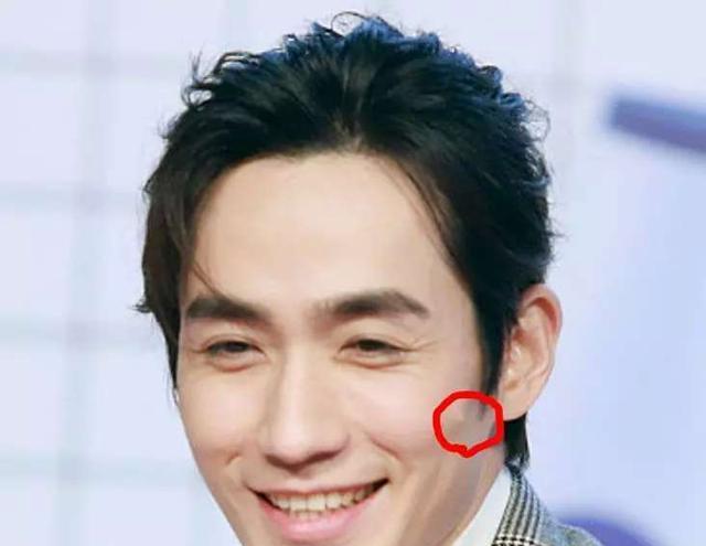 朱一龙生图秒变路人皮肤暗淡鱼尾纹抢眼比40多的陈坤还老