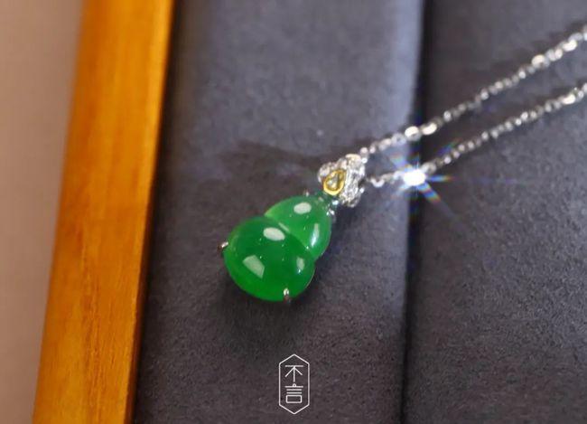 福气满满的冰种翡翠满绿葫芦吊坠