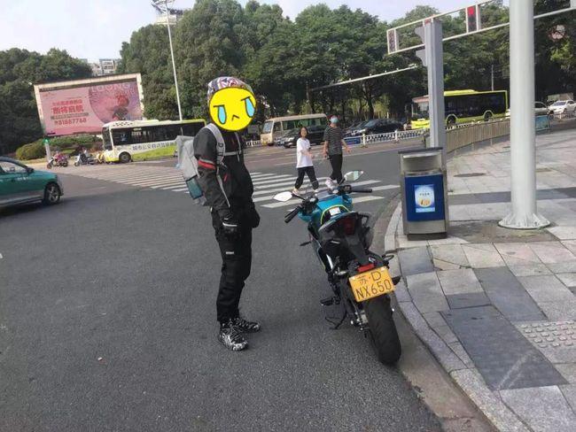 骑摩托车的人注意常州已有14人被罚
