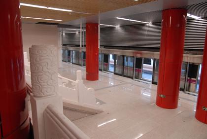 北京地铁5号线车站各有特色(组图)