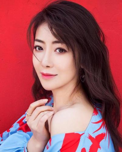 她从娱乐圈宠儿变弃儿如今却沦为配角导演她便宜好用