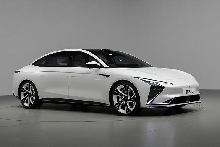 上汽新四化7年成果智己l7