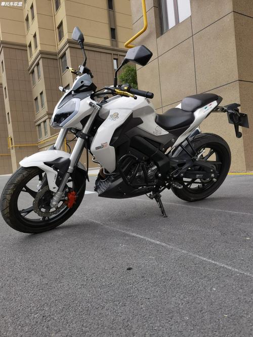 新款贝纳利小迅龙手续齐全新交保险检车到明年