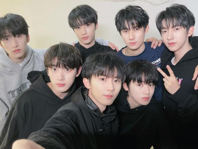 时代少年团晒哪吒版年照