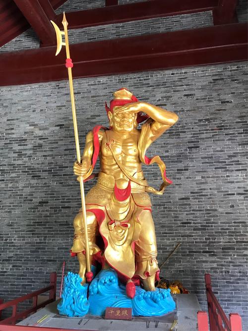 千里眼和顺风耳原先是湄洲岛桃花山的两个妖怪,后来被妈祖娘娘收伏为