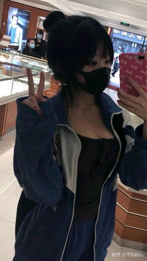 伊春二中女生网红校服妹妹