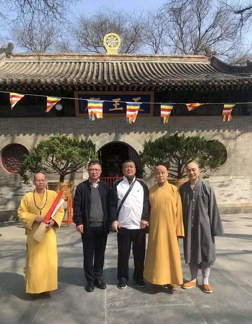 广东六祖禅院释衍梅住持看望中国佛教协会会长演觉大和尚