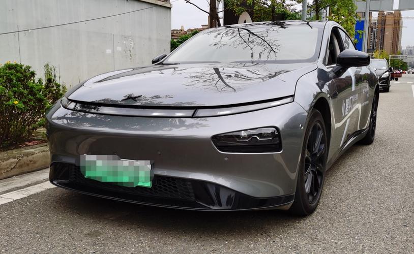 作者从中挑选了一款纯电动汽车: 小鹏p7,它的2021年8月销量已经达到