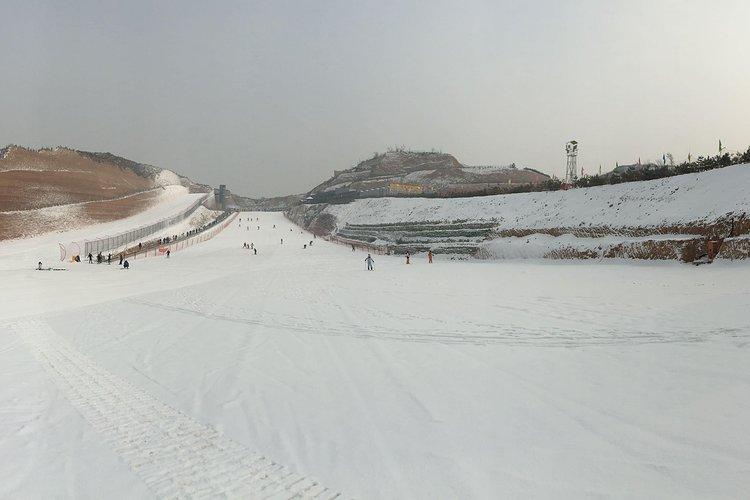 采薇庄园滑雪场旅游