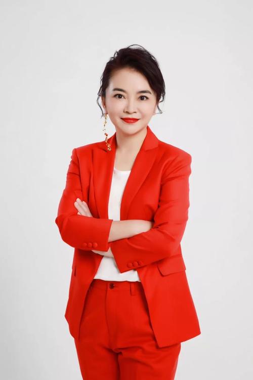 周洲 父母教育内容平台"有养"创始人及ceo,出品人,前央视主持人 "保