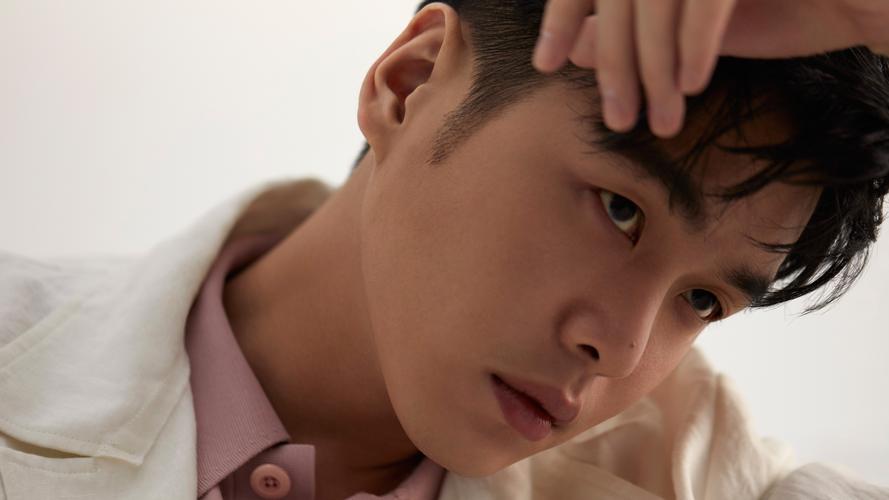 电脑壁纸 明星 大陆明星 张若昀帅气十足写真