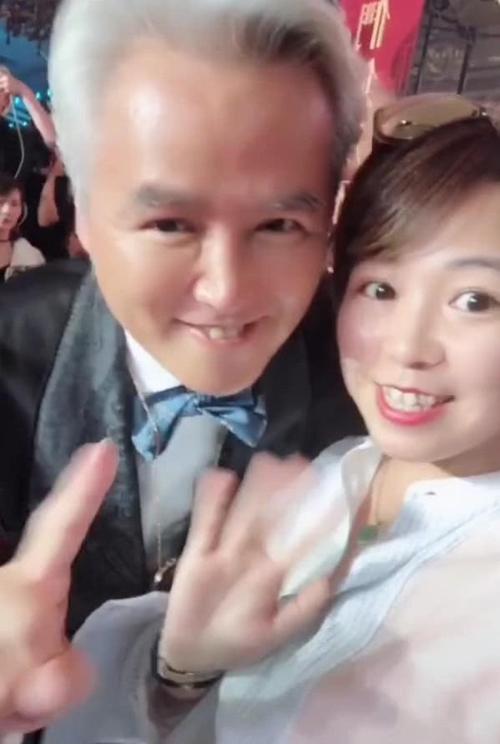 打封闭针拄拐走路仍坚持跟宝马合影林瑞阳挣钱不要命