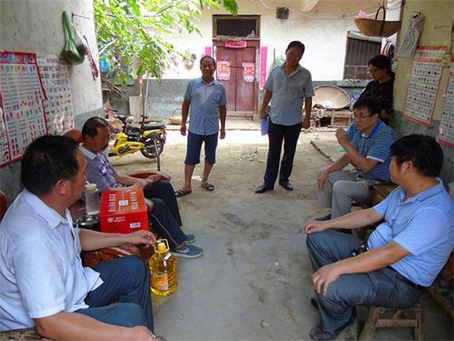 > 正文   卧龙网讯 8月18日上午,卧龙区政协副主席甘振明来到青华镇华