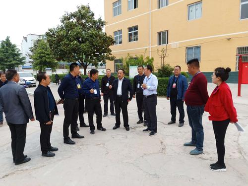 教体局领导莅临大许寨乡检查指导义务教育均衡发展工作