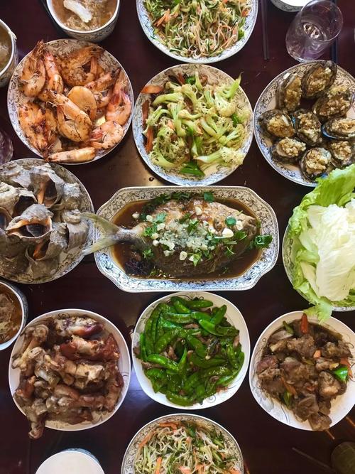我们收集了各地盆友的年夜饭照片,这就是舌尖上的除夕