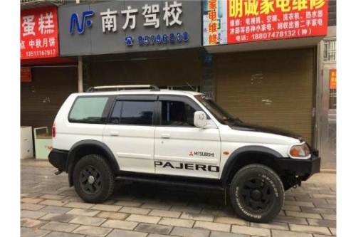 2008年4月三菱 帕杰罗速跑 3.0 四驱超豪华版黑色自动