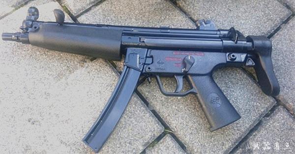 国产nr08冲锋枪少量装备中国警察,但是由于某些原因,最终被其他冲锋枪