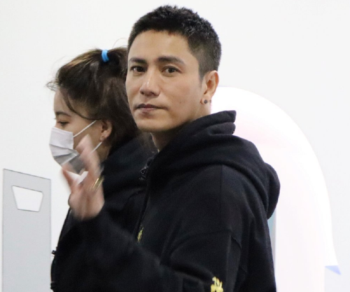 陈坤现身b站扫楼少年感十足的寸头造型简直是邻居大哥哥