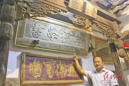 每一块牌匾都独一无二,它们将要被展出