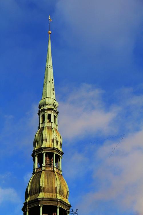 漂亮的哥特式尖顶是其标志