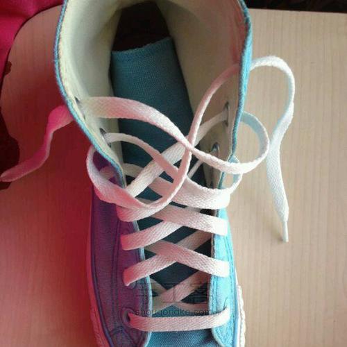 四叶草鞋带系法