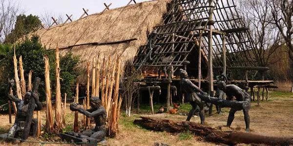 首次发现于浙江宁波余姚的河姆渡镇,因此而得名.