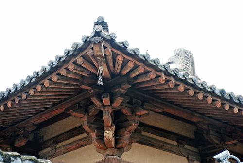 南禅寺大殿转角斗拱,双杪五辅作,偷心造,朴实无华.批竹形耍头.