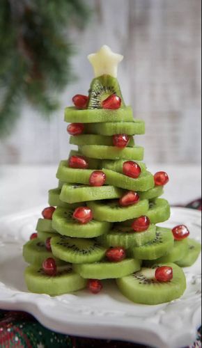 这个猕猴桃水果拼盘我花了很长时间才弄好的,多吃猕猴桃可以补充