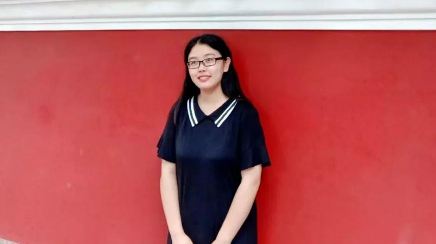 她叫王琢,是电子科技大学公共管理学院2016级城市管理专业本科生.
