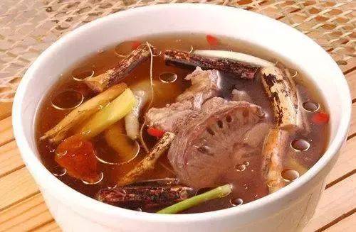 五指毛桃土茯苓猪骨汤