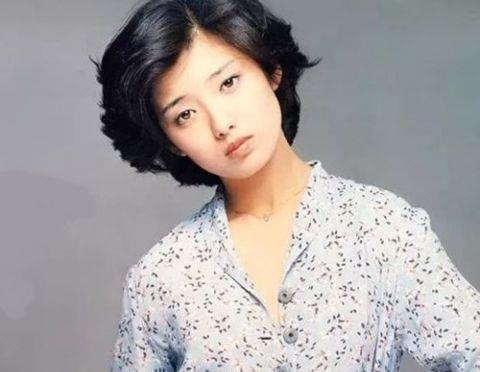 60岁山口百惠近照曝光 打扮朴素被赞"优雅老去"