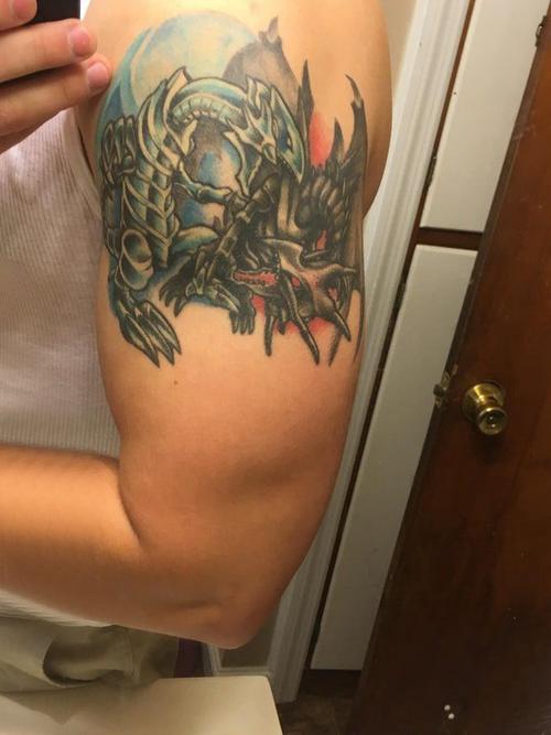 彩色纹身 男生手臂上彩色的龙纹身图案