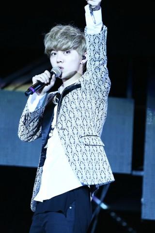 exo西安演唱会鹿晗