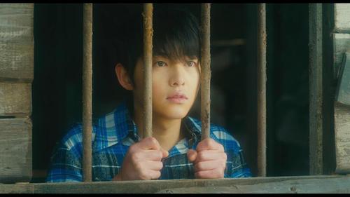 入伍前最后一部作品是电影《狼族少年》,当时来看还是挺奶油的.