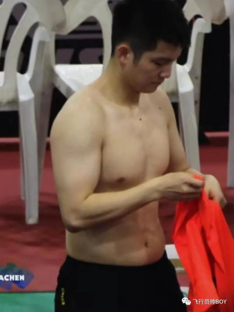 樊振东露肉肉身材,想不到他还有翘臀!