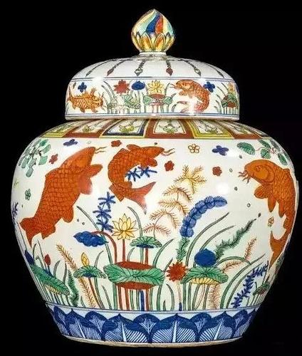 明嘉靖五彩鱼藻盖罐