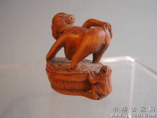 一件石川款黄杨木雕情趣小摆件